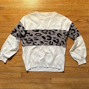 Leopard Print Sweater size: M